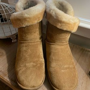 Lamo Essential Size 9 suede boots